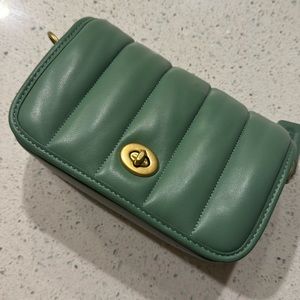 Gorgeous vintage green color coach dinky 18 bag with brass hardware. Used twice